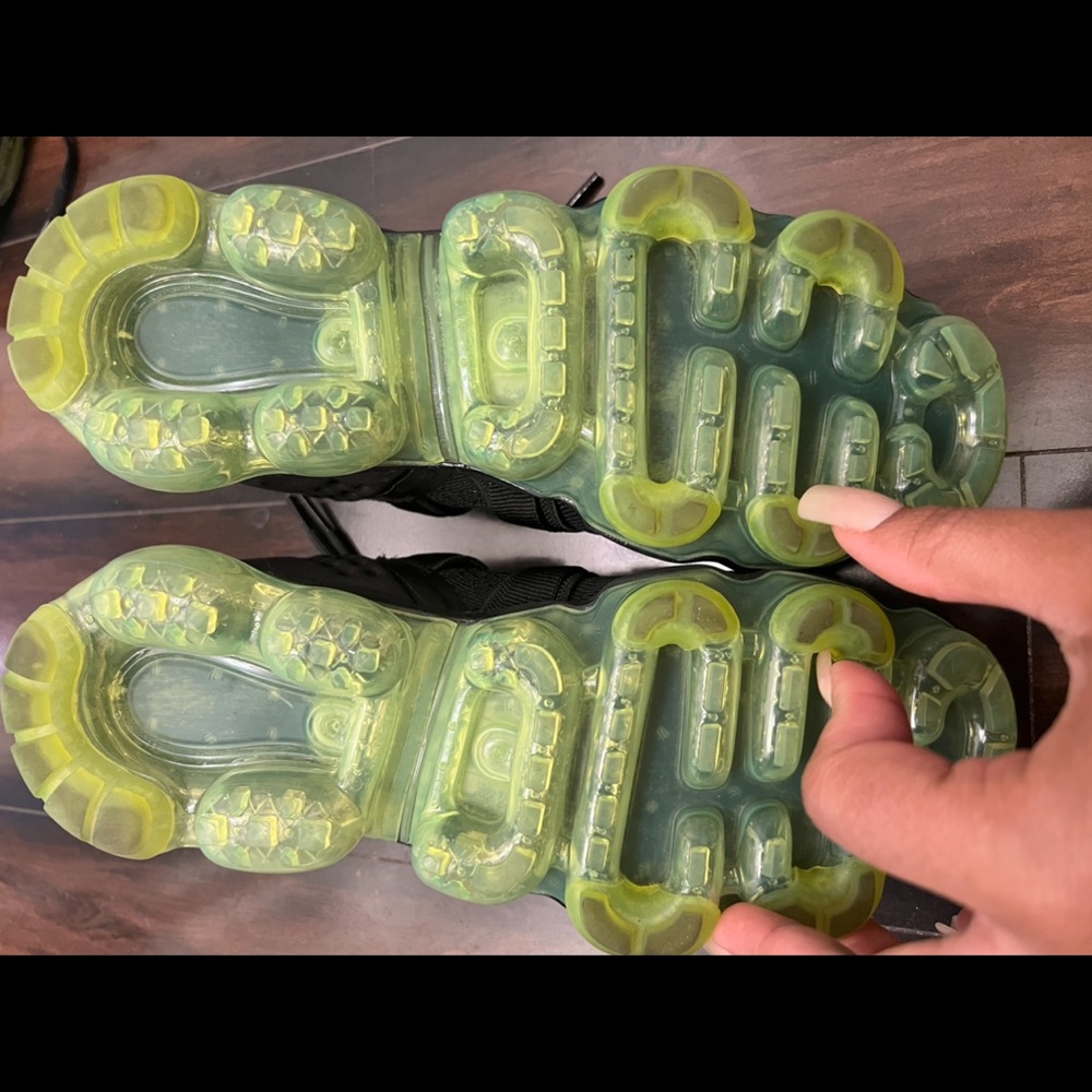 Nike vapormax ankle height. Size 7 in men fits size 8.5 women